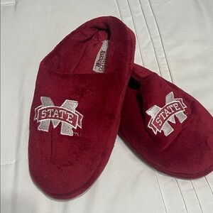Mississippi State Women’s Slippers size S (5-6)